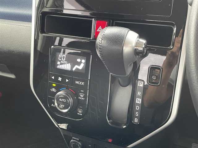 トヨタ ルーミー カスタムG 佐賀県 2020(令2)年 6.4万km パールホワイトⅢ 純正SDナビ/バックモニター/フルセグテレビ/Bluetooth接続/DVD再生機能/両側パワースライドドア/LEDヘッドライト/LEDフロントフォグランプ/純正アルミホイール/革巻きステアリングホイール/応急用スペアタイヤ（オプション）/シートヒーター/純正ドアバイザー/スマートキー/プッシュスタート/スマートアシスト3/　・衝突回避支援ブレーキ機能/　・衝突警報機能/　・車線逸脱警報機能/　・誤発進抑制制御機能/　・先行車発進お知らせ機能/　・オートハイビーム/　・コーナーセンサー