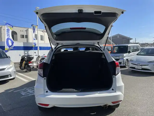 ホンダ ヴェゼル ハイブリッド Z 兵庫県 2014(平26)年 10.2万km ホワイトオーキッドパール 【(株)IDOMが運営する【じしゃロン姫路店】の自社ローン対象車両になります。こちらは現金ご利用時の価格です。自社ローンご希望の方は別途その旨お申付け下さい。】/純正ナビ/フルセグ/バックカメラ/クルーズコントロール/パドルシフト/ＥＴＣ/ハーフレザーシート/シートヒーター/ステアリングスイッチ/スマートキー/プッシュスタート/LEDヘッドライト