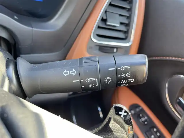 ホンダ ヴェゼル ハイブリッド Z 兵庫県 2014(平26)年 10.2万km ホワイトオーキッドパール 【(株)IDOMが運営する【じしゃロン姫路店】の自社ローン対象車両になります。こちらは現金ご利用時の価格です。自社ローンご希望の方は別途その旨お申付け下さい。】/純正ナビ/フルセグ/バックカメラ/クルーズコントロール/パドルシフト/ＥＴＣ/ハーフレザーシート/シートヒーター/ステアリングスイッチ/スマートキー/プッシュスタート/LEDヘッドライト