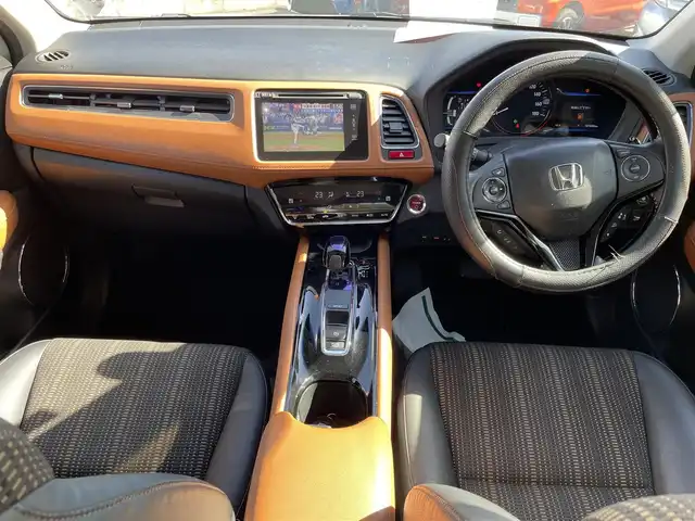 ホンダ ヴェゼル ハイブリッド Z 兵庫県 2014(平26)年 10.2万km ホワイトオーキッドパール 【(株)IDOMが運営する【じしゃロン姫路店】の自社ローン対象車両になります。こちらは現金ご利用時の価格です。自社ローンご希望の方は別途その旨お申付け下さい。】/純正ナビ/フルセグ/バックカメラ/クルーズコントロール/パドルシフト/ＥＴＣ/ハーフレザーシート/シートヒーター/ステアリングスイッチ/スマートキー/プッシュスタート/LEDヘッドライト