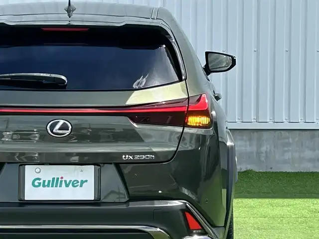 レクサス ＵＸ 250h Fスポーツ 香川県 2019(令1)年 3.7万km テレーンカーキマイカM サンルーフ/純正10.3型ナビ/（Bluetooth/フルセグTV/DVD/AUX/MSV/USB）/バックカメラ/レクサスセーフティシステム＋/・PCS（プリクラッシュセーフティ）/・レーダークルーズコントロール/・PDA（プロアクティブドライビングアシスト）/・AHS(アダプティブハイビームシステム）/・AHB(オートマチックハイビーム)/・LDA（レーンディパーチャーアラート）/・LTA（レーントレーシングアシスト）/・PDA（プロアクティブドライビングアシスト）/・RSA (ロードサインアシスト)/・発進遅れ告知機能/BSM（ブラインドスポットモニター）/クリアランスソナー/赤革レザーシート/前席ベンチレーション/・シートヒーター/シートクーラー/前席パワーシート/運転席メモリー機能/ステアリングヒーター/革巻きステアリング/ステアリングスイッチ/パドルシフト/電動パーキング/オートブレーキホールド/パワーバックドア/純正ドライブレコーダー/純正ETC2.0/純正18インチアルミホイール/純正フロアマット/社外フロアマット有/LEDヘッド/フォグライト/ヘッドライトウォッシャー