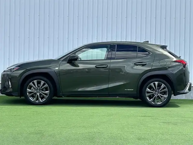 レクサス ＵＸ 250h Fスポーツ 香川県 2019(令1)年 3.7万km テレーンカーキマイカM サンルーフ/純正10.3型ナビ/（Bluetooth/フルセグTV/DVD/AUX/MSV/USB）/バックカメラ/レクサスセーフティシステム＋/・PCS（プリクラッシュセーフティ）/・レーダークルーズコントロール/・PDA（プロアクティブドライビングアシスト）/・AHS(アダプティブハイビームシステム）/・AHB(オートマチックハイビーム)/・LDA（レーンディパーチャーアラート）/・LTA（レーントレーシングアシスト）/・PDA（プロアクティブドライビングアシスト）/・RSA (ロードサインアシスト)/・発進遅れ告知機能/BSM（ブラインドスポットモニター）/クリアランスソナー/赤革レザーシート/前席ベンチレーション/・シートヒーター/シートクーラー/前席パワーシート/運転席メモリー機能/ステアリングヒーター/革巻きステアリング/ステアリングスイッチ/パドルシフト/電動パーキング/オートブレーキホールド/パワーバックドア/純正ドライブレコーダー/純正ETC2.0/純正18インチアルミホイール/純正フロアマット/社外フロアマット有/LEDヘッド/フォグライト/ヘッドライトウォッシャー