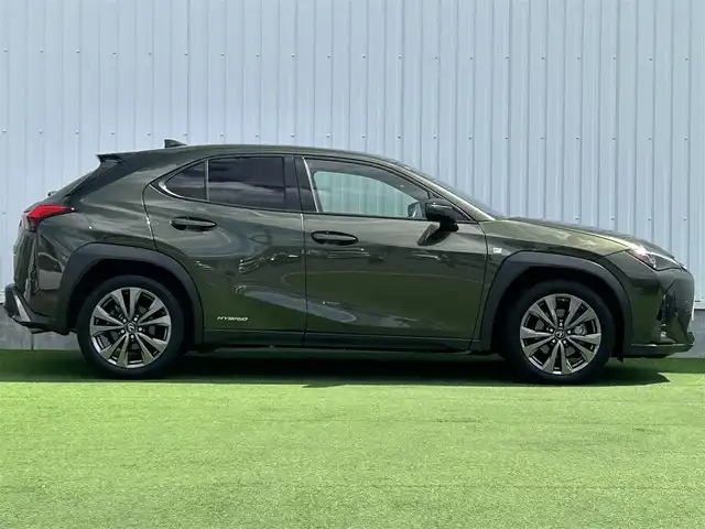 レクサス ＵＸ 250h Fスポーツ 香川県 2019(令1)年 3.7万km テレーンカーキマイカM サンルーフ/純正10.3型ナビ/（Bluetooth/フルセグTV/DVD/AUX/MSV/USB）/バックカメラ/レクサスセーフティシステム＋/・PCS（プリクラッシュセーフティ）/・レーダークルーズコントロール/・PDA（プロアクティブドライビングアシスト）/・AHS(アダプティブハイビームシステム）/・AHB(オートマチックハイビーム)/・LDA（レーンディパーチャーアラート）/・LTA（レーントレーシングアシスト）/・PDA（プロアクティブドライビングアシスト）/・RSA (ロードサインアシスト)/・発進遅れ告知機能/BSM（ブラインドスポットモニター）/クリアランスソナー/赤革レザーシート/前席ベンチレーション/・シートヒーター/シートクーラー/前席パワーシート/運転席メモリー機能/ステアリングヒーター/革巻きステアリング/ステアリングスイッチ/パドルシフト/電動パーキング/オートブレーキホールド/パワーバックドア/純正ドライブレコーダー/純正ETC2.0/純正18インチアルミホイール/純正フロアマット/社外フロアマット有/LEDヘッド/フォグライト/ヘッドライトウォッシャー