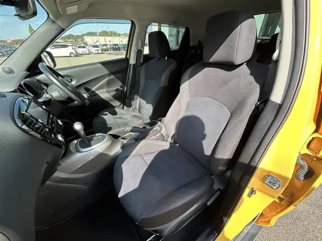日産 ジューク 15RX Vセレクション 愛媛県 2016(平28)年 3.4万km サンライトイエロー 純正7型ナビ(Bluetooth/フルセグTV)/バックカメラ/アイドリングストップ/純正フロアマット/オートライト/ETC/プッシュスタート/革巻きステアリング/純正１７インチアルミホイール/テレビキャンセラー/現状サマー(純正AW)(215/55/R17)