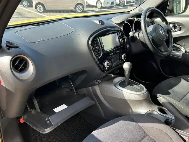 日産 ジューク 15RX Vセレクション 愛媛県 2016(平28)年 3.4万km サンライトイエロー 純正7型ナビ(Bluetooth/フルセグTV)/バックカメラ/アイドリングストップ/純正フロアマット/オートライト/ETC/プッシュスタート/革巻きステアリング/純正１７インチアルミホイール/テレビキャンセラー/現状サマー(純正AW)(215/55/R17)
