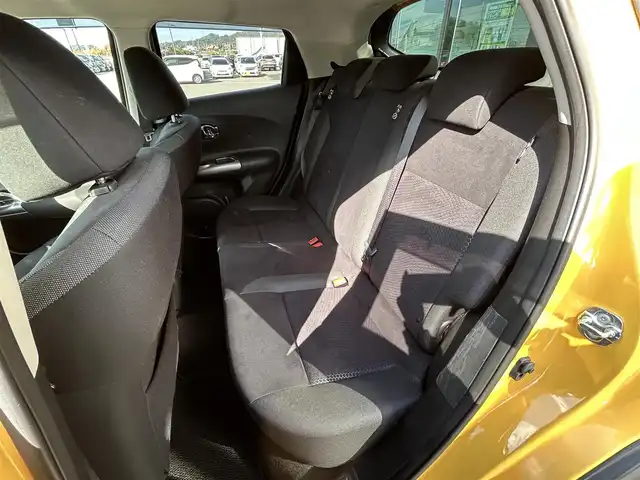 日産 ジューク 15RX Vセレクション 愛媛県 2016(平28)年 3.4万km サンライトイエロー 純正7型ナビ(Bluetooth/フルセグTV)/バックカメラ/アイドリングストップ/純正フロアマット/オートライト/ETC/プッシュスタート/革巻きステアリング/純正１７インチアルミホイール/テレビキャンセラー/現状サマー(純正AW)(215/55/R17)