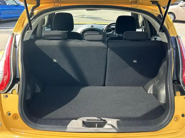 日産 ジューク 15RX Vセレクション 愛媛県 2016(平28)年 3.4万km サンライトイエロー 純正7型ナビ(Bluetooth/フルセグTV)/バックカメラ/アイドリングストップ/純正フロアマット/オートライト/ETC/プッシュスタート/革巻きステアリング/純正１７インチアルミホイール/テレビキャンセラー/現状サマー(純正AW)(215/55/R17)