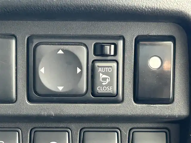 日産 ジューク 15RX Vセレクション 愛媛県 2016(平28)年 3.4万km サンライトイエロー 純正7型ナビ(Bluetooth/フルセグTV)/バックカメラ/アイドリングストップ/純正フロアマット/オートライト/ETC/プッシュスタート/革巻きステアリング/純正１７インチアルミホイール/テレビキャンセラー/現状サマー(純正AW)(215/55/R17)