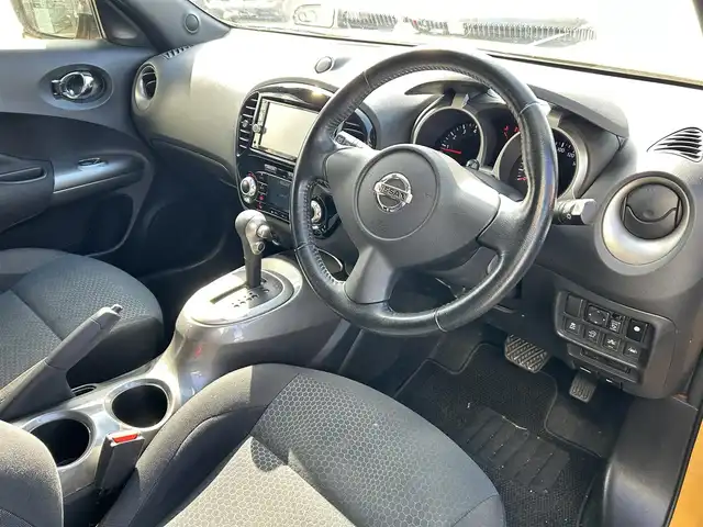日産 ジューク 15RX Vセレクション 愛媛県 2016(平28)年 3.4万km サンライトイエロー 純正7型ナビ(Bluetooth/フルセグTV)/バックカメラ/アイドリングストップ/純正フロアマット/オートライト/ETC/プッシュスタート/革巻きステアリング/純正１７インチアルミホイール/テレビキャンセラー/現状サマー(純正AW)(215/55/R17)