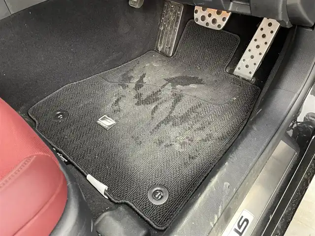 レクサス ＩＳ 200t Fスポーツ 群馬県 2017(平29)年 4.2万km グラファイトブラックガラスフレーク 三眼LEDヘッドライト/ブラインドスポットモニター/純正メーカーナビ/・レクサスISプレミアムサウンドシステム/・10.3インチワイドディスプレイ/・CD/DVD/SD(MSV)/Bluetooth/フルセグTV/“F SPORT”専用ファブリック/L texスポーツシート/＝＝＝＝＝＝＝＝＝＝＝＝＝＝＝＝/三眼ＬＥＤヘッドライト　ＢＳＭ　純正１０．３インチナビ　バックカメラ　ハーフレザー　パワーシート　シートヒーター　ステアリングヒーター　追従クルーズコントロール　ドライブレコーダー　ＥＴＣ２．０　禁煙