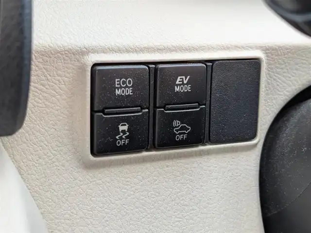 トヨタ シエンタ ハイブリッド G 福井県 2016(平28)年 5.8万km ブラックマイカ 純正SDナビ/AM/FM/フルセグ/BT/バックカメラ/両側パワースライドドア/衝突被害軽減システム/アイドリングストップ/レーンキープアシスト/横滑り防止装置/盗難防止装置/前方ドライブレコーダー/ビルトインETC/シートヒーター/ダブル＋サイドエアバッグ/カーテンエアバッグ/純正フロアマット/LEDヘッドライト/Fフォグ/スマートキー