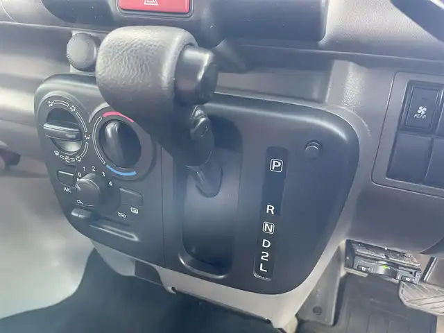 スズキ エブリイ JOIN 千葉県 2019(令1)年 6.9万km クールカーキPM 外部検査済み/ワンオーナー/ルーフキャリア/革調シートカバー/スズキセーフティサポート/・デュアルセンサーブレーキサポート/・後退時ブレーキサポート/・誤発進抑制機能/・衝突被害軽減ブレーキ/・車線逸脱警報機能/純正オーディオプレイヤー/・CD/ラジオ/AUX/軽量衝撃吸収ボディ/横滑り防止装置/オートライト/電動格納ミラー/ドアバイザー/純正ラバーマット/リモコンキー/取扱説明書/保証書