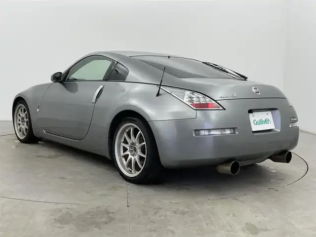日産 フェアレディ Ｚ 富山県 2003(平15)年 5万km スパークリングシルバー カーオーディオ/CD/CDチェンジャー/トラクションコントロールシステム/センターコンソール/ETC/盗難防止装置/フロアマット純正/社外AW/キセノンライト/ABS/パワーステアリング/パワーウインドウ/リモコンキー×1