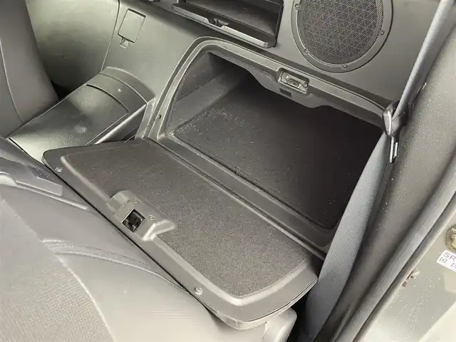 日産 フェアレディ Ｚ 富山県 2003(平15)年 5万km スパークリングシルバー カーオーディオ/CD/CDチェンジャー/トラクションコントロールシステム/センターコンソール/ETC/盗難防止装置/フロアマット純正/社外AW/キセノンライト/ABS/パワーステアリング/パワーウインドウ/リモコンキー×1