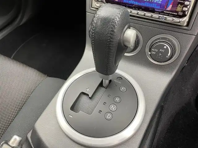 日産 フェアレディ Ｚ 富山県 2003(平15)年 5万km スパークリングシルバー カーオーディオ/CD/CDチェンジャー/トラクションコントロールシステム/センターコンソール/ETC/盗難防止装置/フロアマット純正/社外AW/キセノンライト/ABS/パワーステアリング/パワーウインドウ/リモコンキー×1