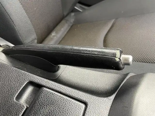 日産 フェアレディ Ｚ 富山県 2003(平15)年 5万km スパークリングシルバー カーオーディオ/CD/CDチェンジャー/トラクションコントロールシステム/センターコンソール/ETC/盗難防止装置/フロアマット純正/社外AW/キセノンライト/ABS/パワーステアリング/パワーウインドウ/リモコンキー×1