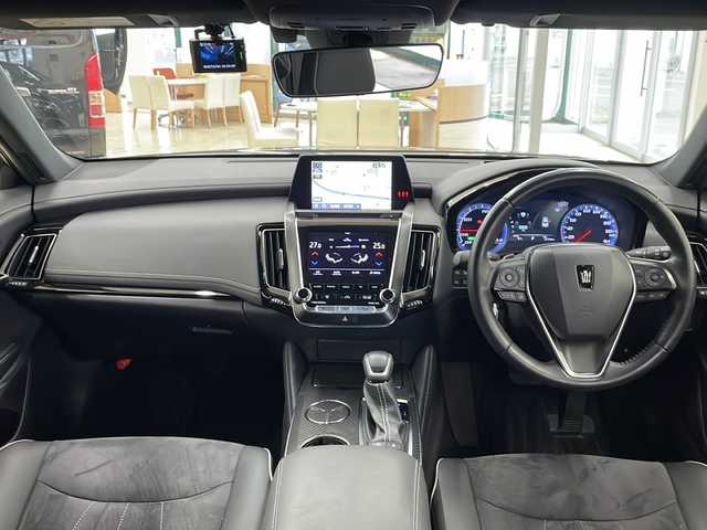 トヨタ クラウン ハイブリッド RS アドバンス Four 道央・札幌 2020(令2)年 2.8万km プレシャスブラックパール ・4WD/・寒冷地仕様/・純正ナビ/フルセグTV/DVD/CD/SD/BT/・パノラミックビューモニター/・サンルーフ/・ドライブレコーダー/・ワイヤレス充電/・純正エンジンスターター/・プリクラッシュセーフティ/・レーダークルーズコントロール/・レーントレーシングアシスト/・ブラインドスポットモニター/・クリアランスソナー/・リヤクロストラフィックアラート/・リヤカメラディテクション/・パーキングサポートブレーキ/・ヘッドアップディスプレイ/・オートマチックハイビーム/・パーキングアシスト/・パドルシフト/・ハーフレザーシート/・前席シートヒーター/・ステアリングヒーター/・ワイパーデアイサー/・LEDヘッドライト/・LEDフォグ/・ビルトインETC/・プッシュスタート/・スマートキー/・ドアバイザー/・電格ミラー/・ミラーヒーター/・夏タイヤ純正18インチAW積込