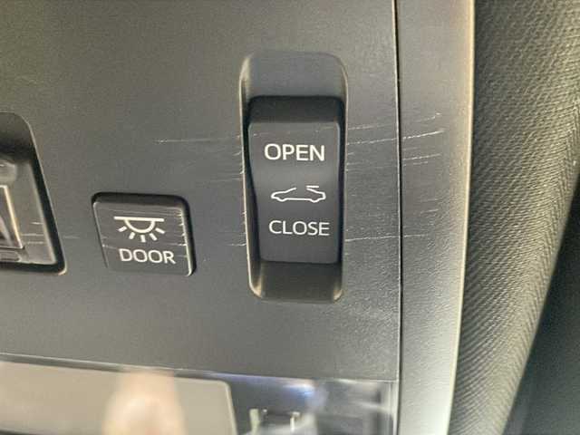 トヨタ クラウン ハイブリッド RS アドバンス Four 道央・札幌 2020(令2)年 2.8万km プレシャスブラックパール ・4WD/・寒冷地仕様/・純正ナビ/フルセグTV/DVD/CD/SD/BT/・パノラミックビューモニター/・サンルーフ/・ドライブレコーダー/・ワイヤレス充電/・純正エンジンスターター/・プリクラッシュセーフティ/・レーダークルーズコントロール/・レーントレーシングアシスト/・ブラインドスポットモニター/・クリアランスソナー/・リヤクロストラフィックアラート/・リヤカメラディテクション/・パーキングサポートブレーキ/・ヘッドアップディスプレイ/・オートマチックハイビーム/・パーキングアシスト/・パドルシフト/・ハーフレザーシート/・前席シートヒーター/・ステアリングヒーター/・ワイパーデアイサー/・LEDヘッドライト/・LEDフォグ/・ビルトインETC/・プッシュスタート/・スマートキー/・ドアバイザー/・電格ミラー/・ミラーヒーター/・夏タイヤ純正18インチAW積込