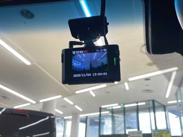 トヨタ クラウン ハイブリッド RS アドバンス Four 道央・札幌 2020(令2)年 2.8万km プレシャスブラックパール ・4WD/・寒冷地仕様/・純正ナビ/フルセグTV/DVD/CD/SD/BT/・パノラミックビューモニター/・サンルーフ/・ドライブレコーダー/・ワイヤレス充電/・純正エンジンスターター/・プリクラッシュセーフティ/・レーダークルーズコントロール/・レーントレーシングアシスト/・ブラインドスポットモニター/・クリアランスソナー/・リヤクロストラフィックアラート/・リヤカメラディテクション/・パーキングサポートブレーキ/・ヘッドアップディスプレイ/・オートマチックハイビーム/・パーキングアシスト/・パドルシフト/・ハーフレザーシート/・前席シートヒーター/・ステアリングヒーター/・ワイパーデアイサー/・LEDヘッドライト/・LEDフォグ/・ビルトインETC/・プッシュスタート/・スマートキー/・ドアバイザー/・電格ミラー/・ミラーヒーター/・夏タイヤ純正18インチAW積込