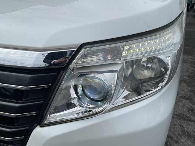 トヨタ ノア ハイブリッド G 神奈川県 2014(平26)年 8.6万km ホワイトパールクリスタルシャイン プッシュスタート/ビルトインETC/純正SDナビ/地デジTV/Bluetooth接続/DISC/AM/FM/クルーズコントロール/フリップダウンモニター/前席シートヒーター/横滑り防止装置/置くだけ充電/オートライト/LEDライト/フォグライト/電動格納ミラー/純正フロアマット