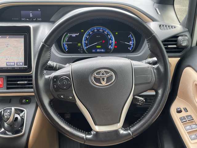 トヨタ ノア ハイブリッド G 神奈川県 2014(平26)年 8.6万km ホワイトパールクリスタルシャイン プッシュスタート/ビルトインETC/純正SDナビ/地デジTV/Bluetooth接続/DISC/AM/FM/クルーズコントロール/フリップダウンモニター/前席シートヒーター/横滑り防止装置/置くだけ充電/オートライト/LEDライト/フォグライト/電動格納ミラー/純正フロアマット