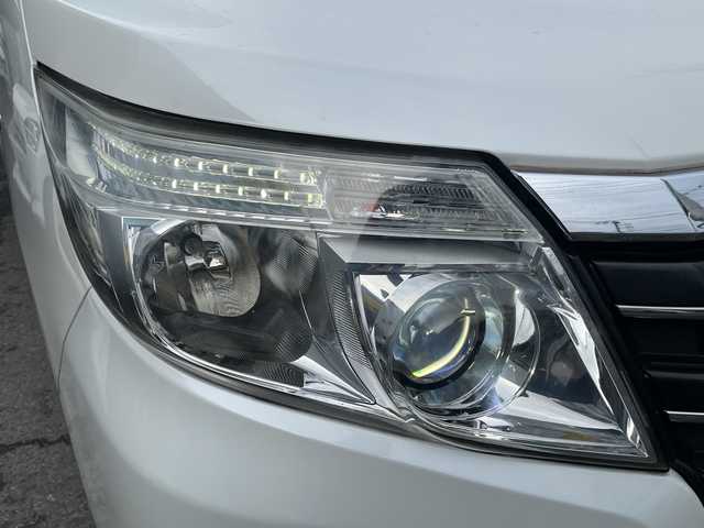 トヨタ ノア ハイブリッド G 神奈川県 2014(平26)年 8.6万km ホワイトパールクリスタルシャイン プッシュスタート/ビルトインETC/純正SDナビ/地デジTV/Bluetooth接続/DISC/AM/FM/クルーズコントロール/フリップダウンモニター/前席シートヒーター/横滑り防止装置/置くだけ充電/オートライト/LEDライト/フォグライト/電動格納ミラー/純正フロアマット