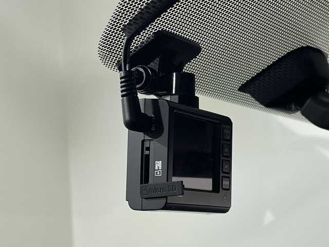 トヨタ アクア 神奈川県 2015(平27)年 3.9万km 黒 純正7型SDナビ（CN-R330WD）/AM FM DVD CD ハンズフリー/ETC/純正前方ドライブレコーダー（ZDR-022)/純正エアロ（フロント/サイド/リアアンダー）/ハーフレザー/オートライト/LEDヘッドライト/フォグランプ/純正フロアマット/純正１６AW/ルーフレール/横滑り防止装置/スマートキー/スペアキー/保証書/取扱説明書