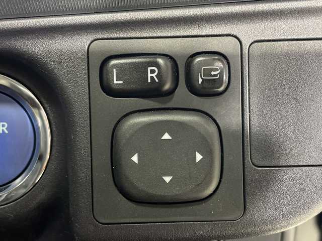 トヨタ アクア 神奈川県 2015(平27)年 3.9万km 黒 純正7型SDナビ（CN-R330WD）/AM FM DVD CD ハンズフリー/ETC/純正前方ドライブレコーダー（ZDR-022)/純正エアロ（フロント/サイド/リアアンダー）/ハーフレザー/オートライト/LEDヘッドライト/フォグランプ/純正フロアマット/純正１６AW/ルーフレール/横滑り防止装置/スマートキー/スペアキー/保証書/取扱説明書