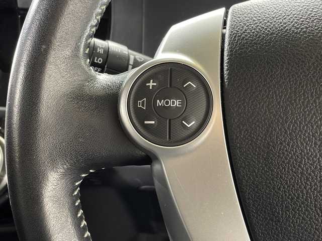 トヨタ アクア 神奈川県 2015(平27)年 3.9万km 黒 純正7型SDナビ（CN-R330WD）/AM FM DVD CD ハンズフリー/ETC/純正前方ドライブレコーダー（ZDR-022)/純正エアロ（フロント/サイド/リアアンダー）/ハーフレザー/オートライト/LEDヘッドライト/フォグランプ/純正フロアマット/純正１６AW/ルーフレール/横滑り防止装置/スマートキー/スペアキー/保証書/取扱説明書