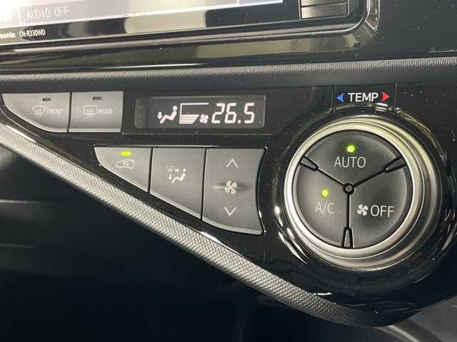 トヨタ アクア 神奈川県 2015(平27)年 3.9万km 黒 純正7型SDナビ（CN-R330WD）/AM FM DVD CD ハンズフリー/ETC/純正前方ドライブレコーダー（ZDR-022)/純正エアロ（フロント/サイド/リアアンダー）/ハーフレザー/オートライト/LEDヘッドライト/フォグランプ/純正フロアマット/純正１６AW/ルーフレール/横滑り防止装置/スマートキー/スペアキー/保証書/取扱説明書