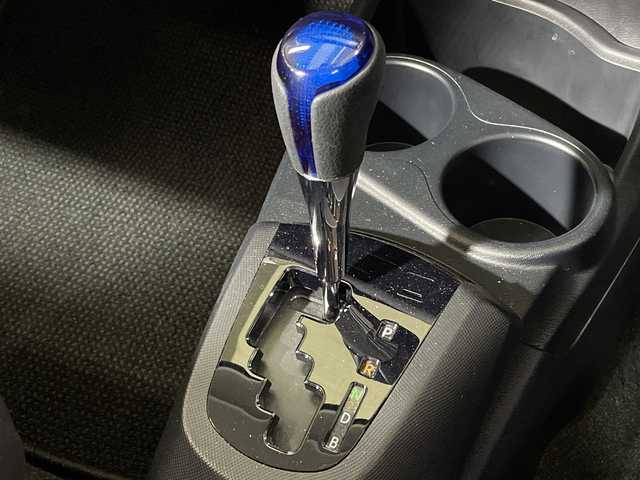 トヨタ アクア 神奈川県 2015(平27)年 3.9万km 黒 純正7型SDナビ（CN-R330WD）/AM FM DVD CD ハンズフリー/ETC/純正前方ドライブレコーダー（ZDR-022)/純正エアロ（フロント/サイド/リアアンダー）/ハーフレザー/オートライト/LEDヘッドライト/フォグランプ/純正フロアマット/純正１６AW/ルーフレール/横滑り防止装置/スマートキー/スペアキー/保証書/取扱説明書