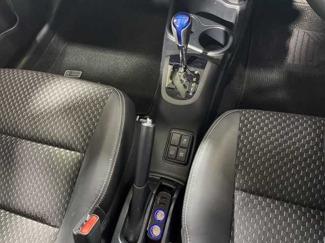 トヨタ アクア 神奈川県 2015(平27)年 3.9万km 黒 純正7型SDナビ（CN-R330WD）/AM FM DVD CD ハンズフリー/ETC/純正前方ドライブレコーダー（ZDR-022)/純正エアロ（フロント/サイド/リアアンダー）/ハーフレザー/オートライト/LEDヘッドライト/フォグランプ/純正フロアマット/純正１６AW/ルーフレール/横滑り防止装置/スマートキー/スペアキー/保証書/取扱説明書