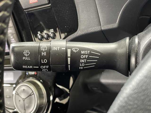 トヨタ アクア 神奈川県 2015(平27)年 3.9万km 黒 純正7型SDナビ（CN-R330WD）/AM FM DVD CD ハンズフリー/ETC/純正前方ドライブレコーダー（ZDR-022)/純正エアロ（フロント/サイド/リアアンダー）/ハーフレザー/オートライト/LEDヘッドライト/フォグランプ/純正フロアマット/純正１６AW/ルーフレール/横滑り防止装置/スマートキー/スペアキー/保証書/取扱説明書