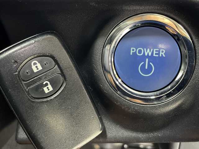 トヨタ アクア 神奈川県 2015(平27)年 3.9万km 黒 純正7型SDナビ（CN-R330WD）/AM FM DVD CD ハンズフリー/ETC/純正前方ドライブレコーダー（ZDR-022)/純正エアロ（フロント/サイド/リアアンダー）/ハーフレザー/オートライト/LEDヘッドライト/フォグランプ/純正フロアマット/純正１６AW/ルーフレール/横滑り防止装置/スマートキー/スペアキー/保証書/取扱説明書