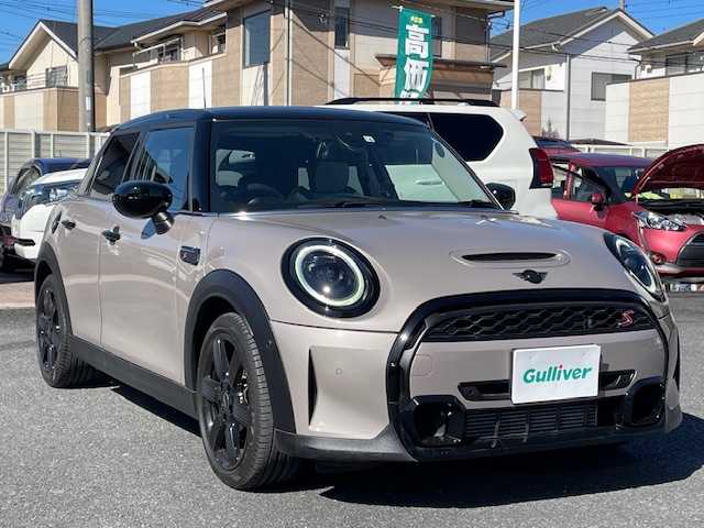 ＭＩＮＩ ミニ クーパー SD 埼玉県 2022(令4)年 3.8万km アイボリー ワンオーナー/純正メーカーナビ/Bluetooth/スマートキー2本/前席革調シートカバー/オートクルーズコントロール/インテリジェントセーフティー/ビルトインETC/アイドリングストップ/バックカメラ/ハーフレザーシート/社外フロアマット/LEDヘッドライト/オートライト/保証書/取扱説明書