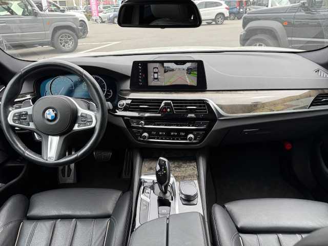 ＢＭＷ ５３０ｉ Mスポーツ 長野県 2018(平30)年 2.7万km パール フルセグ　/ＨＤＤナビ　　/CD/DVD/Bluetooth接続/プッシュスタート　/ＥＴＣ　/クルーズコントロール　　/ドライブレコーダー/バックカメラ　/ステアリングスイッチ　/パワーシート/シートヒーター　/スタッドレスタイヤ車載　/LEDヘッドライト/オートライト/オートマチックハイビーム/横滑り防止/盗難防止　　/純正コイル車載