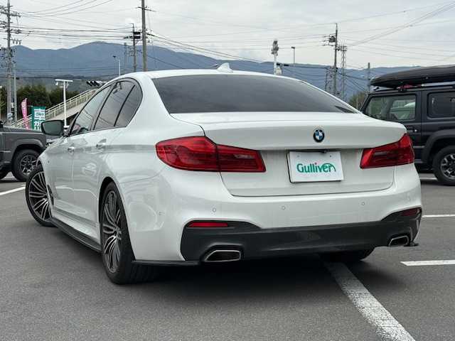 ＢＭＷ ５３０ｉ Mスポーツ 長野県 2018(平30)年 2.7万km パール フルセグ　/ＨＤＤナビ　　/CD/DVD/Bluetooth接続/プッシュスタート　/ＥＴＣ　/クルーズコントロール　　/ドライブレコーダー/バックカメラ　/ステアリングスイッチ　/パワーシート/シートヒーター　/スタッドレスタイヤ車載　/LEDヘッドライト/オートライト/オートマチックハイビーム/横滑り防止/盗難防止　　/純正コイル車載