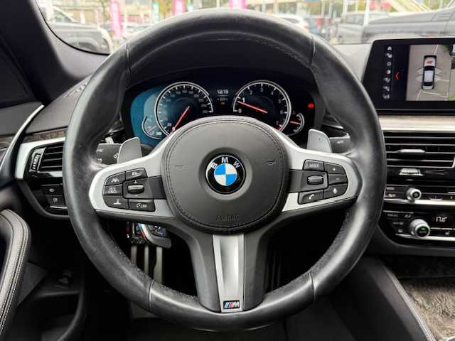 ＢＭＷ ５３０ｉ Mスポーツ 長野県 2018(平30)年 2.7万km パール フルセグ　/ＨＤＤナビ　　/CD/DVD/Bluetooth接続/プッシュスタート　/ＥＴＣ　/クルーズコントロール　　/ドライブレコーダー/バックカメラ　/ステアリングスイッチ　/パワーシート/シートヒーター　/スタッドレスタイヤ車載　/LEDヘッドライト/オートライト/オートマチックハイビーム/横滑り防止/盗難防止　　/純正コイル車載