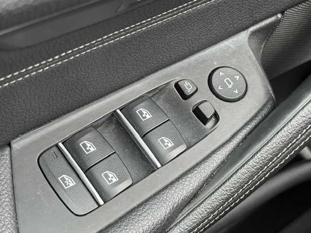 ＢＭＷ ５３０ｉ Mスポーツ 長野県 2018(平30)年 2.7万km パール フルセグ　/ＨＤＤナビ　　/CD/DVD/Bluetooth接続/プッシュスタート　/ＥＴＣ　/クルーズコントロール　　/ドライブレコーダー/バックカメラ　/ステアリングスイッチ　/パワーシート/シートヒーター　/スタッドレスタイヤ車載　/LEDヘッドライト/オートライト/オートマチックハイビーム/横滑り防止/盗難防止　　/純正コイル車載