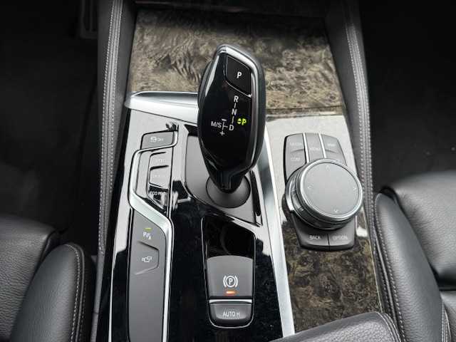 ＢＭＷ ５３０ｉ Mスポーツ 長野県 2018(平30)年 2.7万km パール フルセグ　/ＨＤＤナビ　　/CD/DVD/Bluetooth接続/プッシュスタート　/ＥＴＣ　/クルーズコントロール　　/ドライブレコーダー/バックカメラ　/ステアリングスイッチ　/パワーシート/シートヒーター　/スタッドレスタイヤ車載　/LEDヘッドライト/オートライト/オートマチックハイビーム/横滑り防止/盗難防止　　/純正コイル車載