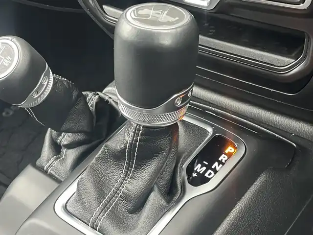 クライスラー・ジープ ラングラー アンリミテッド サハラ 静岡県 2021(令3)年 4.2万km 黒 ワンオーナー/レザーシート/ブラインドスポットアシスト/純正ナビ/(Bluetooth/CarPlay/フルセグ)/衝突被害軽減システム/バック/サイド/フロントカメラ/アダプティブクルーズコントロール/パーキングアシスト/ダウンヒルアシストコントロール/シートヒーター/ハンドルヒーター/スマートキー/ETC2.0/ドライブレコーダー/純正フロアマット/純正18インチアルミホイール/背面タイヤ/フロントフォグランプ