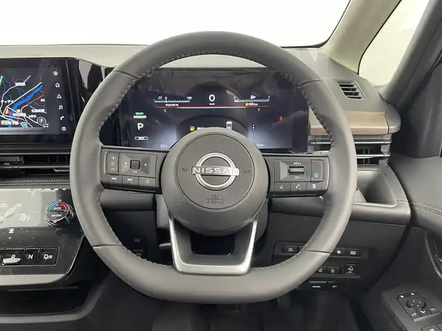 日産 セレナ e－パワー ハイウェイスター V 大分県 2025(令7)年 0.1万km未満 ダイヤモンドブラック 純正ナビ/（フルセグ/BT/HDMI）/フリップダウンモニターモニター/アダプティブLEDヘッドライトシステム/アラウンドビューモニター/デジタルインナーミラー/ワイヤレス充電器/ETC/ドライブレコーダー（前後セット）/プロパイロット/BSM/両側パワースライドドア/電動パーキングブレーキ/オートブレーキホールド/純正16インチアルミホイール/保証書・取扱説明書/スペアキー