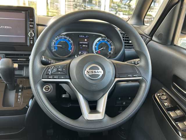 日産 ルークス ハイウェイスター X 静岡県 2021(令3)年 5.5万km パープルＭ 純正SDナビ/・CD/・DVD/・フルセグTV/・Bluetooth/・AM/・FM/主要装備/・衝突軽減/・アラウンドビューモニター/・片側パワースライドドア/・ハンズフリー機能/・ステアリングスイッチ/・スマートキー/・プッシュスタート/・オートライト/・フォグランプ/・純正アルミホイール/・純正フロアマット