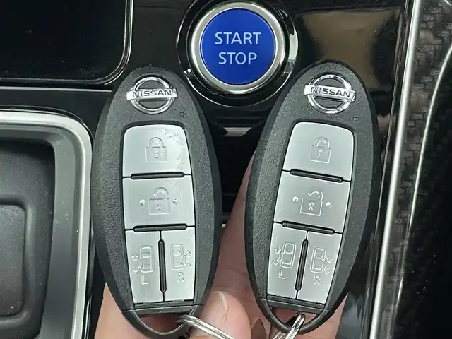 日産 セレナ e－パワー HWS V アーバンクロム 群馬県 2021(令3)年 3.6万km ブリリアントホワイトパール セーフティパックA/・インテリジェントアラウンドビューモニター/・インテリジェントルームミラー/・インテリジェントDA(ふらつき警報)/・ヒーター付きドアミラー/・サイド/カーテンエアバッグ/――――――――――/純正フリップダウンモニター/純正10インチSDナビ/（フルセグTV/BT/CD/DVD/Blu-ray/USB/SD/AM/FM）/アーバンクロム専用16インチアルミホイール/純正ドライブレコーダー　（DJ4-D）/ビルトインETC/両側パワースライドドア/プロパイロット/エマージェンシーブレーキ/踏み間違い衝突防止アシスト/BSW（後側方車両検知警報）/BSI(後側方衝突防止支援)/LDW（車線逸脱警報）/LDP（車線逸脱防止支援）/ソナー