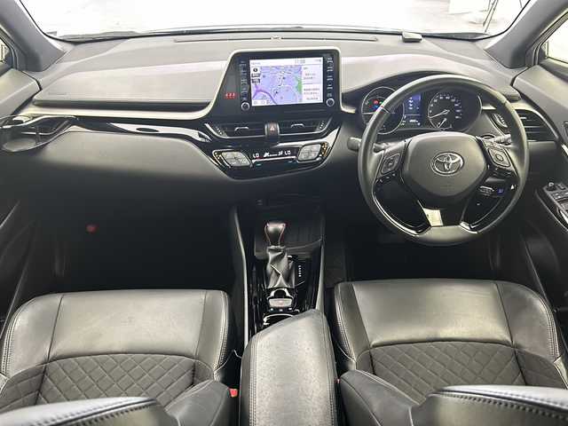 トヨタ Ｃ－ＨＲ G モード ネロ セーフティプラス 宮城県 2021(令3)年 4.9万km ダークブルーマイカ ワンオーナー/純正ディスプレイオーディオ/ナビキット/AM/FM/Bluetooth/Miracast/全方位カメラ/レーダークルーズコントロール/衝突被害軽減システム/レーンキープアシスト/横滑り防止装置/前後クリアランスソナー/ブラインドスポットモニター/前席シートヒーター/ハーフレザーシート/オートマチックハイビーム/オートライト/キーレスエントリー/純正フロアマット/前後ドライブレコーダー/ウィンドシールドデアイサー/ETC/LEDヘッドライト/サイドエアバック/保証書/取扱説明書