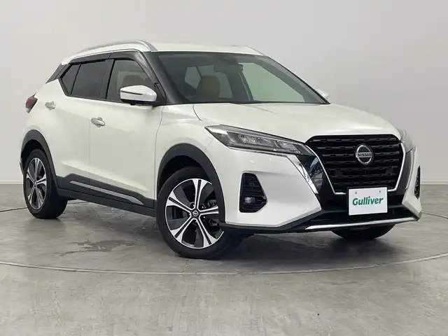 日産 キックス X ツートーンインテリアED 群馬県 2022(令4)年 3.6万km ブリリアントホワイトパール 純正９型ナビ　全周囲カメラ　ステアリングヒーター　シートヒーター　プロパイロット　衝突被害軽減ブレーキ　レーンアシスト　オートハイビーム　ルーフレール　ドライブレコーダー　スマートキー　禁煙車