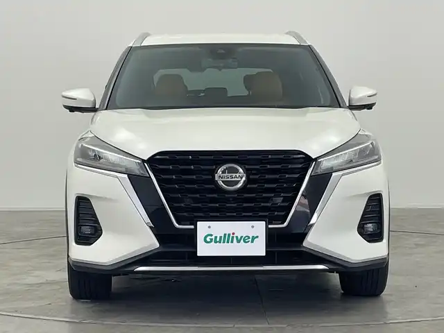 日産 キックス X ツートーンインテリアED 群馬県 2022(令4)年 3.6万km ブリリアントホワイトパール 純正９型ナビ　全周囲カメラ　ステアリングヒーター　シートヒーター　プロパイロット　衝突被害軽減ブレーキ　レーンアシスト　オートハイビーム　ルーフレール　ドライブレコーダー　スマートキー　禁煙車