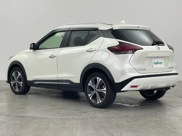日産 キックス X ツートーンインテリアED 群馬県 2022(令4)年 3.6万km ブリリアントホワイトパール 純正９型ナビ　全周囲カメラ　ステアリングヒーター　シートヒーター　プロパイロット　衝突被害軽減ブレーキ　レーンアシスト　オートハイビーム　ルーフレール　ドライブレコーダー　スマートキー　禁煙車