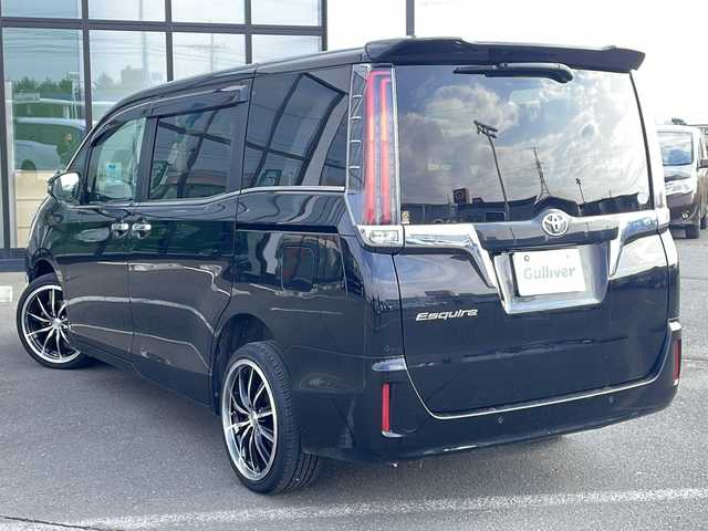 トヨタ エスクァイア Gi 道東・釧路十勝 2019(平31)年 6.9万km ブラック ・4WD/・寒冷地仕様/・ALPINE9インチビッグXSDメモリナビ/（フルセグ・BT・CD・DVD・FM・AM）/・ALPINE10.2型フリップダウンモニター/・バックカメラ/・ETC/・社外前方ドライブレコーダー/・スマートキー一体型純正エンジンスターター/・社外GPSレーダー/・衝突軽減システム/・車線逸脱警報/・クルーズコントロール/・フロントワイパーデアイサー/・両側パワースライドドア/・革シート/・前席シートヒーター/・LEDヘッドライト/・本革ステアリング/・フォグライト/・オートマチックハイビーム/・オートライト/・本革巻きステアリング/・ステアリングスイッチ/・社外フロアマット/・ドアバイザー/・スマートキー/・プッシュスタート/・純正17インチアルミホイール夏タイヤ積込