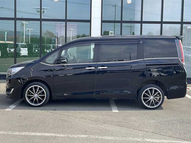 トヨタ エスクァイア Gi 道東・釧路十勝 2019(平31)年 6.9万km ブラック ・4WD/・寒冷地仕様/・ALPINE9インチビッグXSDメモリナビ/（フルセグ・BT・CD・DVD・FM・AM）/・ALPINE10.2型フリップダウンモニター/・バックカメラ/・ETC/・社外前方ドライブレコーダー/・スマートキー一体型純正エンジンスターター/・社外GPSレーダー/・衝突軽減システム/・車線逸脱警報/・クルーズコントロール/・フロントワイパーデアイサー/・両側パワースライドドア/・革シート/・前席シートヒーター/・LEDヘッドライト/・本革ステアリング/・フォグライト/・オートマチックハイビーム/・オートライト/・本革巻きステアリング/・ステアリングスイッチ/・社外フロアマット/・ドアバイザー/・スマートキー/・プッシュスタート/・純正17インチアルミホイール夏タイヤ積込